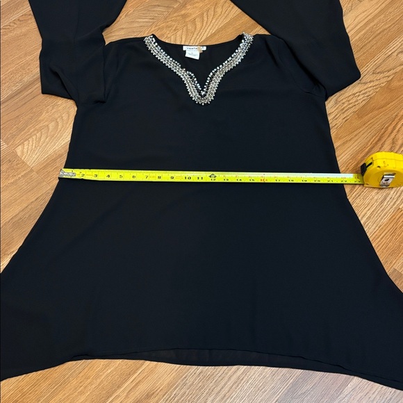 Vantarsi elegant black semi-sheer long bell sleeve blouse. Size XL. - Picture 17 of 17